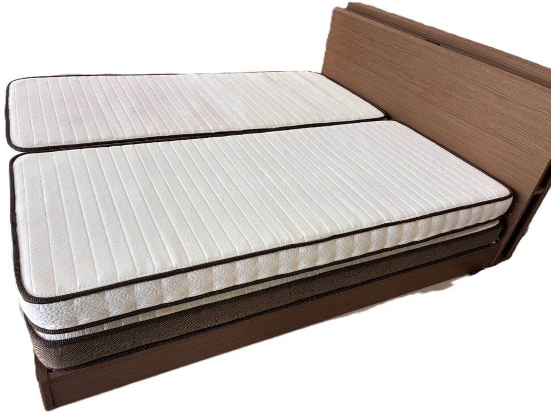 【現地引取OK】ブラウン木製クイーンベッド(マットレス付き)