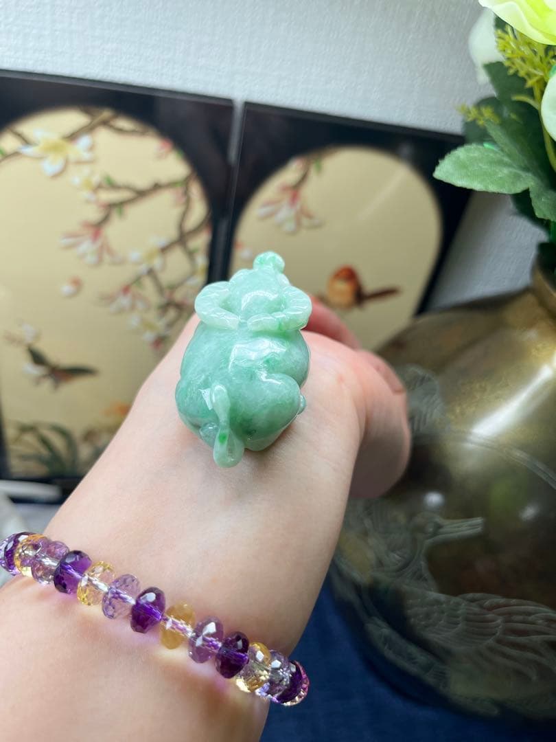 デカい❣️天然本翡翠　健康、やる気満々、濃い目満陽緑翡翠の丑牛干支　鑑定書付き