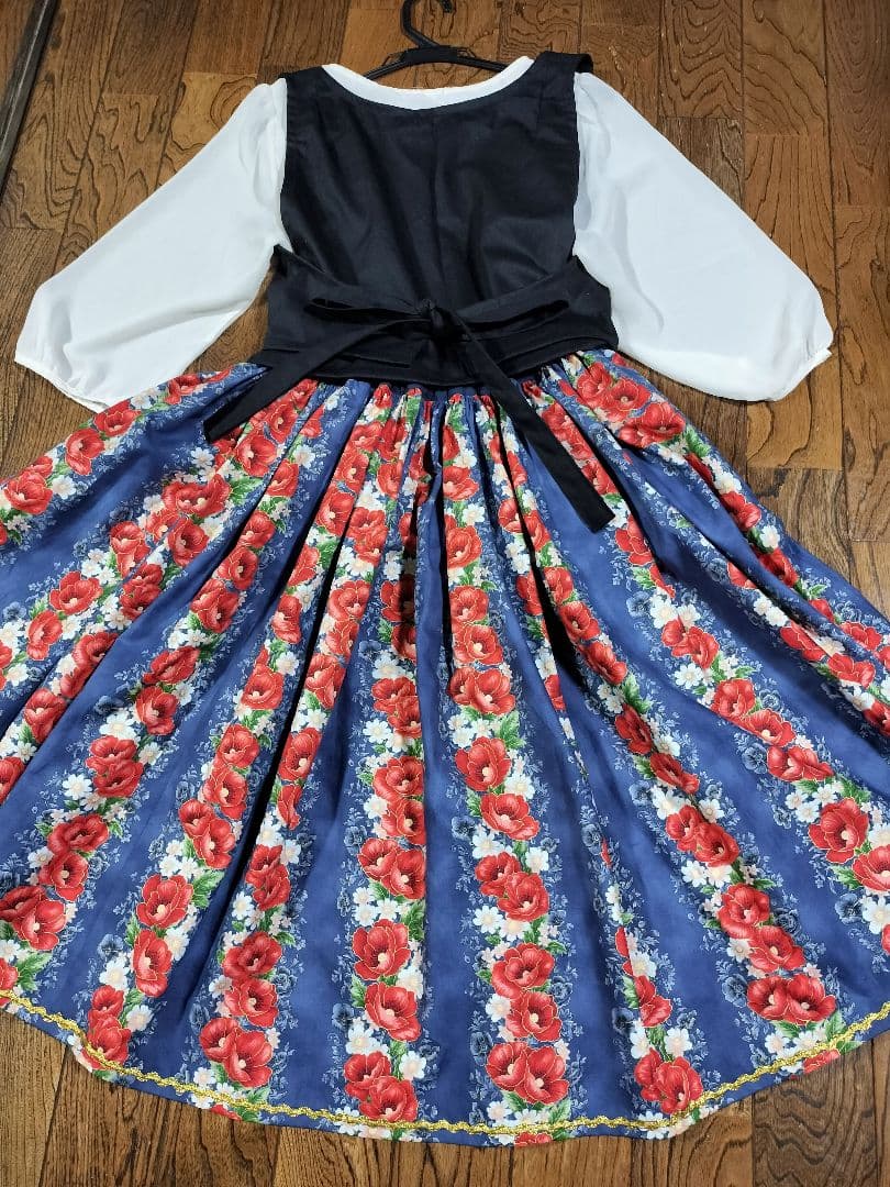フォークダンスベストとスカート　ハンドメイド新品　フリーサイズ
