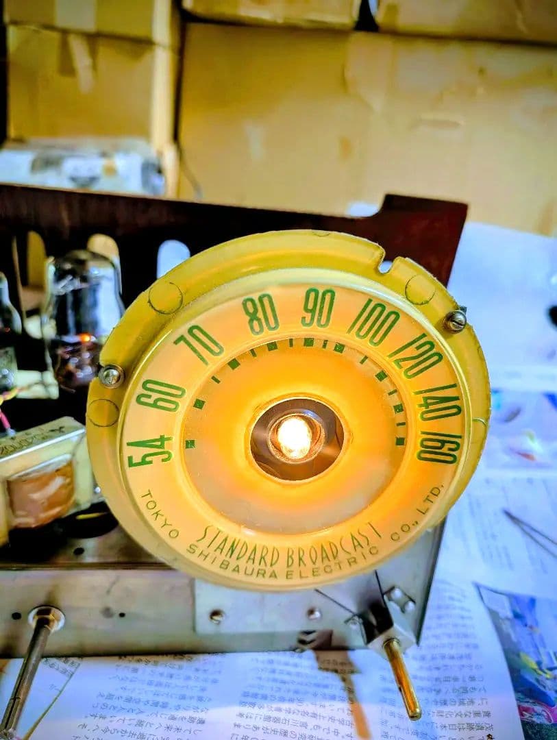 家族団らん昭和レトロ真空管ラジオ　マツダ614A　bluetooth