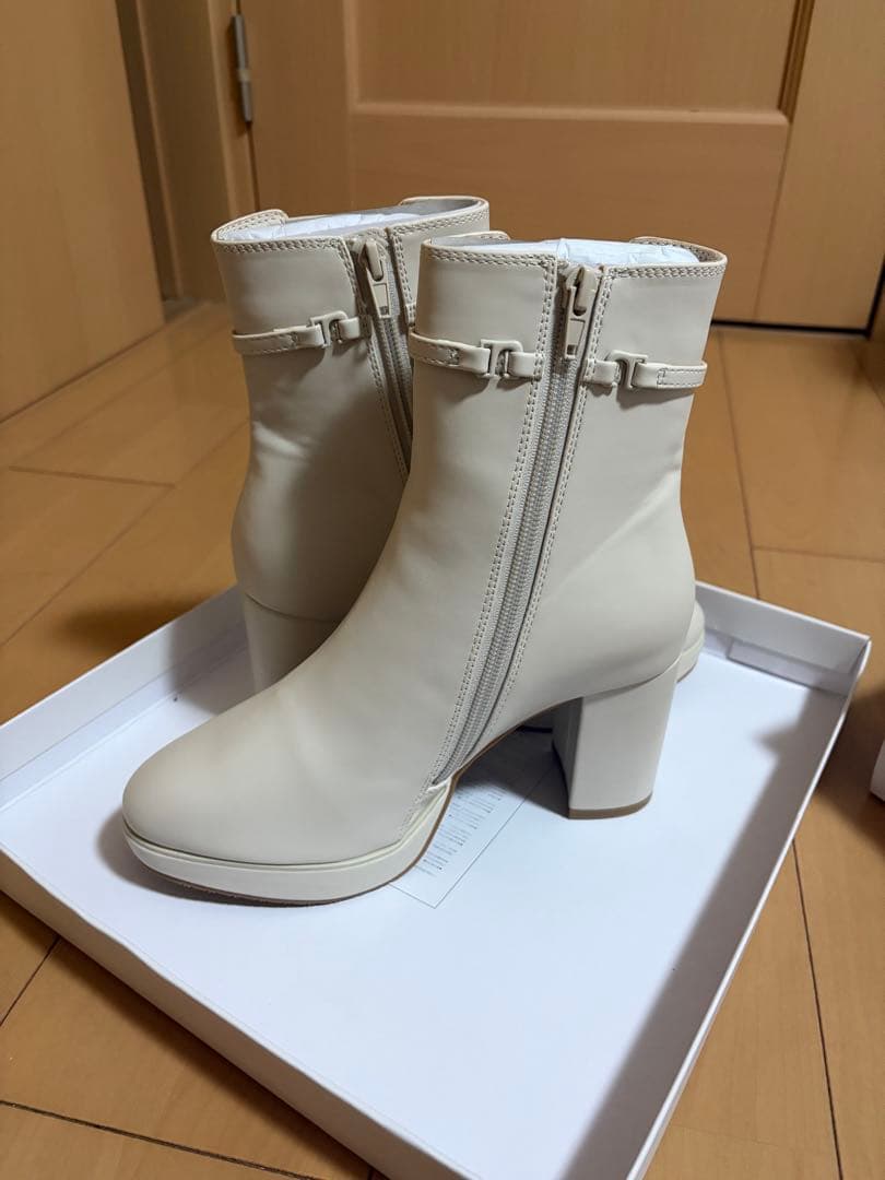 RANDA アイボリー ハイヒールブーツ M