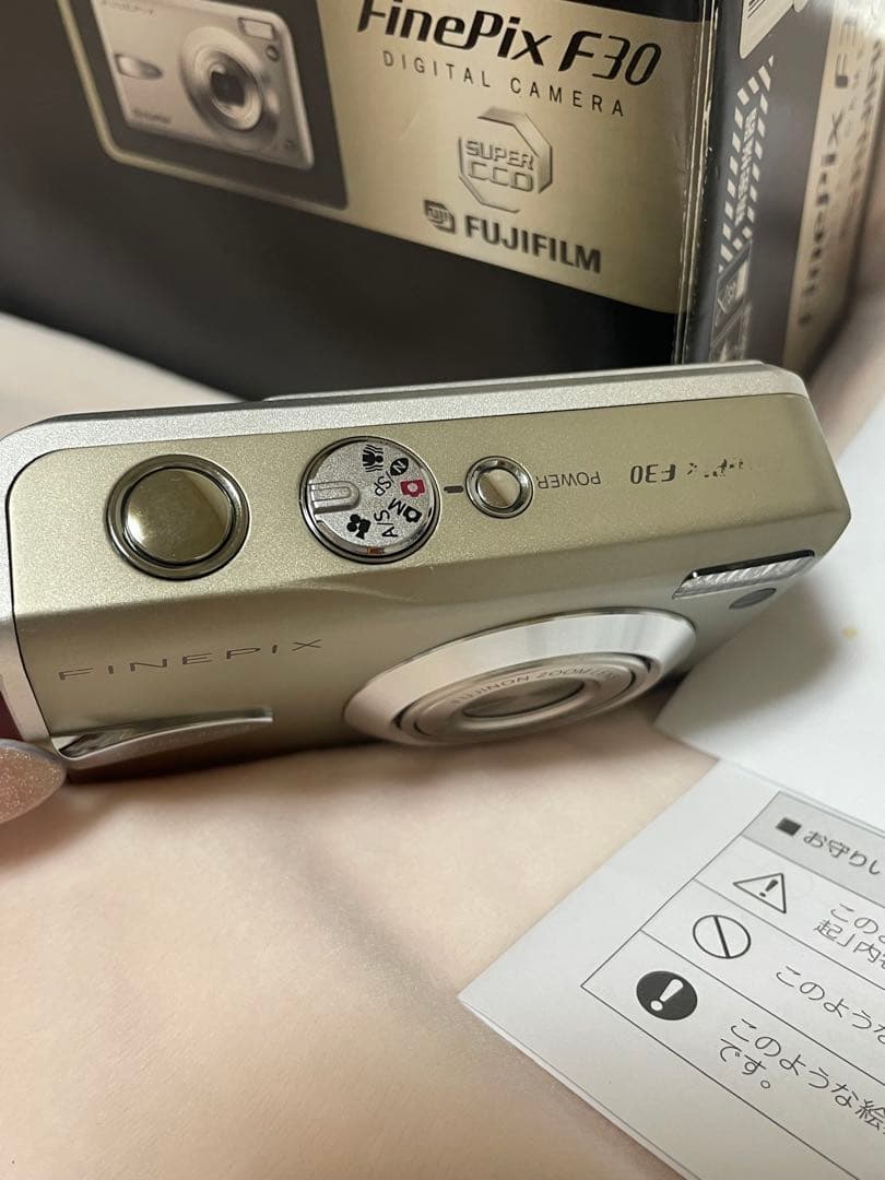 動作確認済 FinePix F30 充電器付