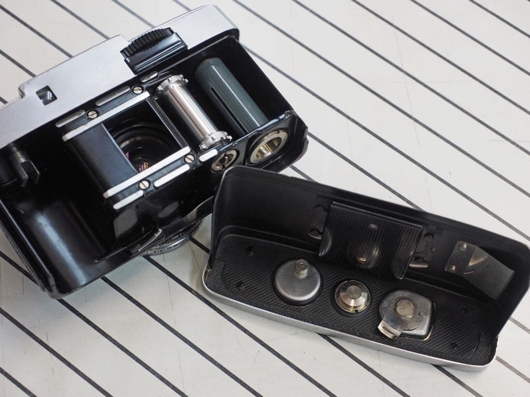 OLYMPUS PEN-D フィルムカメラ