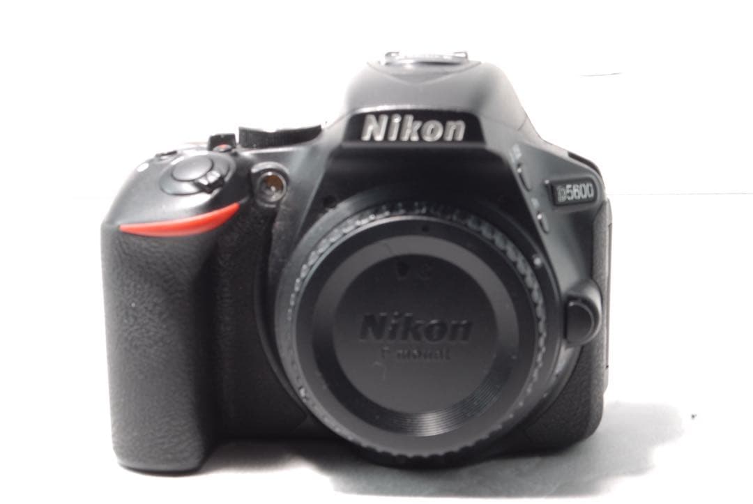 美品Nikon D5600 ダブルレンズ Wi-Fi・Bluetooth機能搭載
