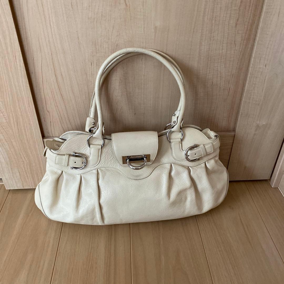 フェラガモ　バック