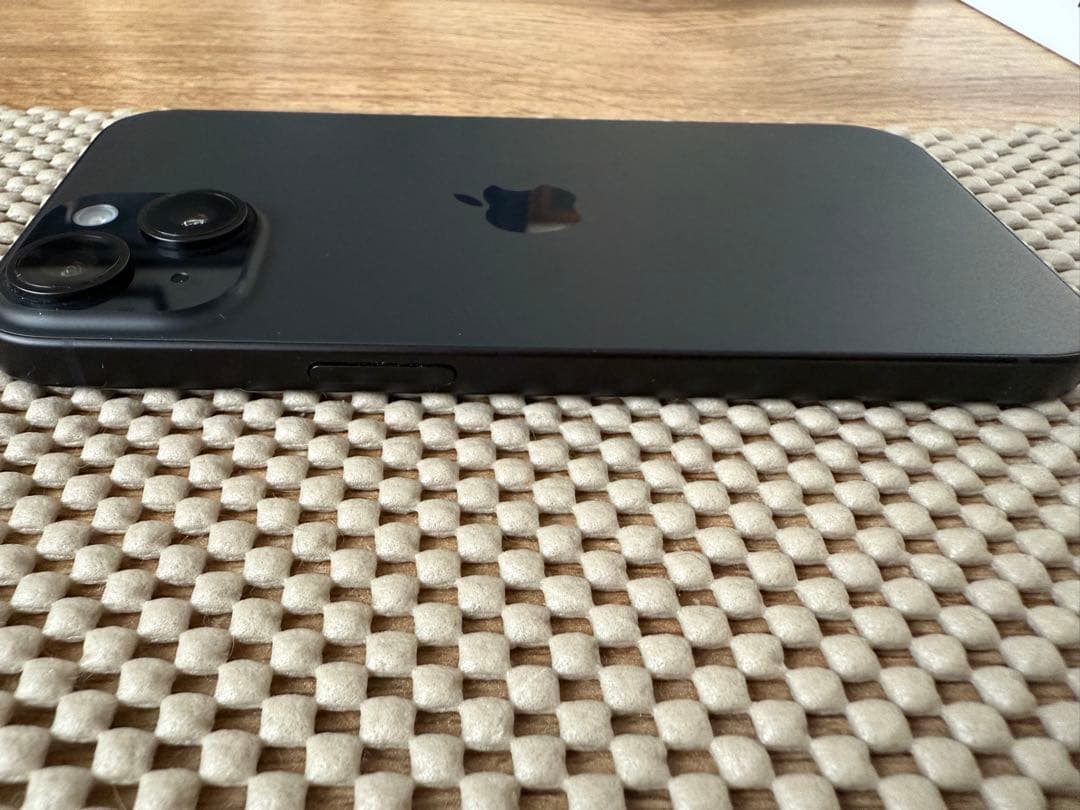 iPhone 15 ブラック　256GB