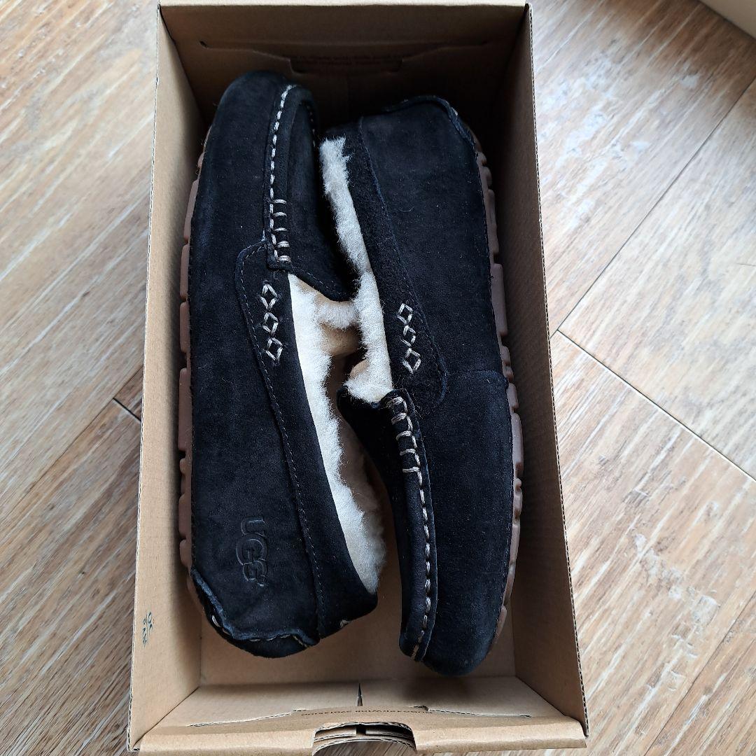 新品、未使用 UGG 黒 スエード モカシン