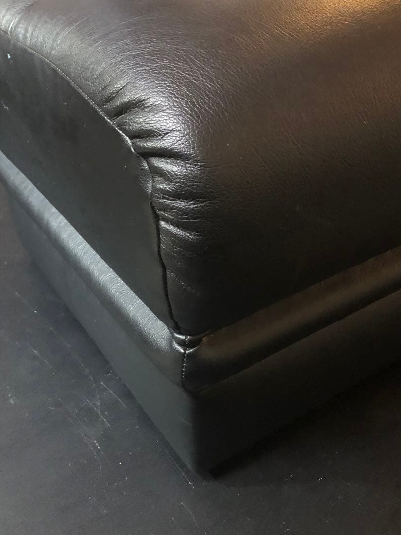 マルニ♦️ベルサイユシリーズ♦️高級オットマン1脚♦️マットブラック♦️補償付　送料込