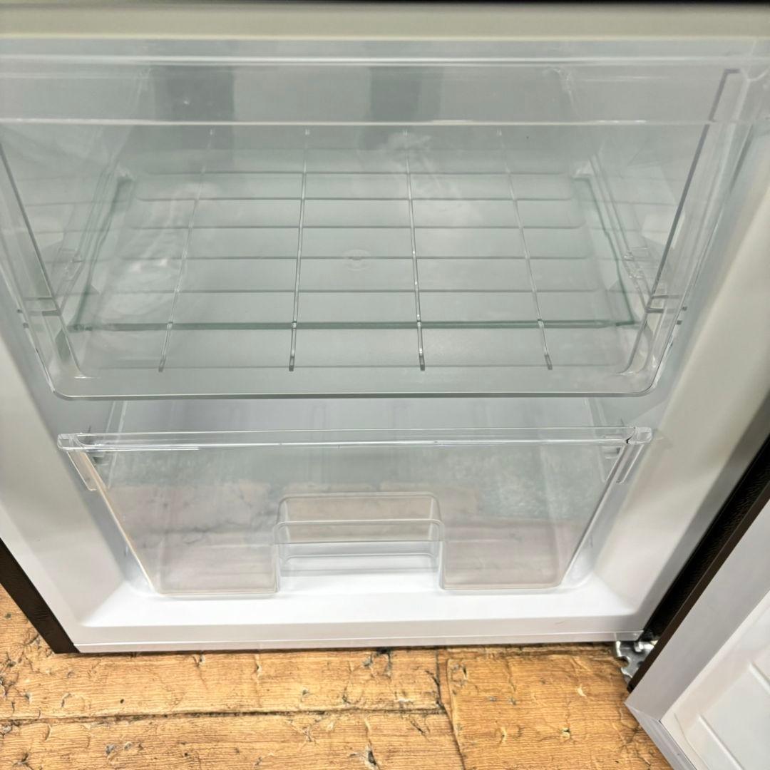 82 冷蔵庫　小型 ブラックカラー　2024年製　一人暮らし　洗濯機も有　大人気