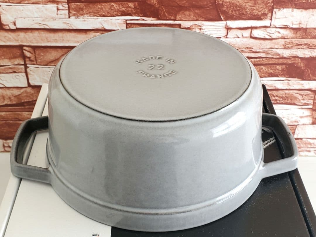 【美品/週末値下げ】staub ピコ・ココット ラウンド 　22㎝　ストウブ