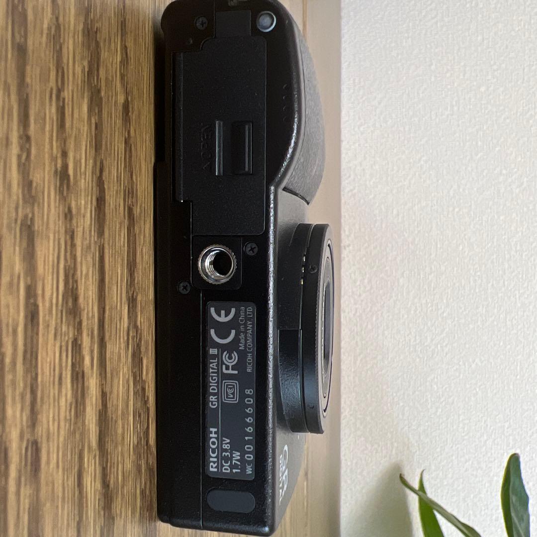 Ricoh GR DIGITAL IIIコンパクトデジタルカメラ