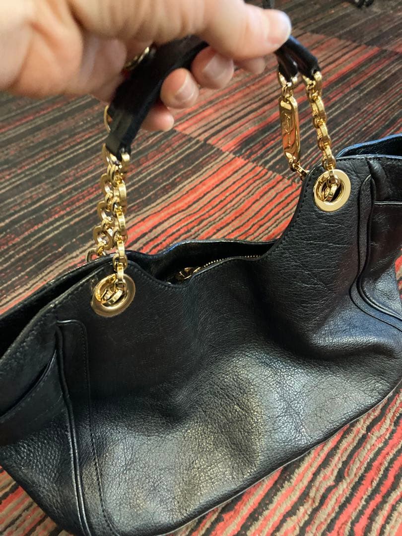 フェラガモ　黒レザー ハンドバッグ【ただし注意事項あり】