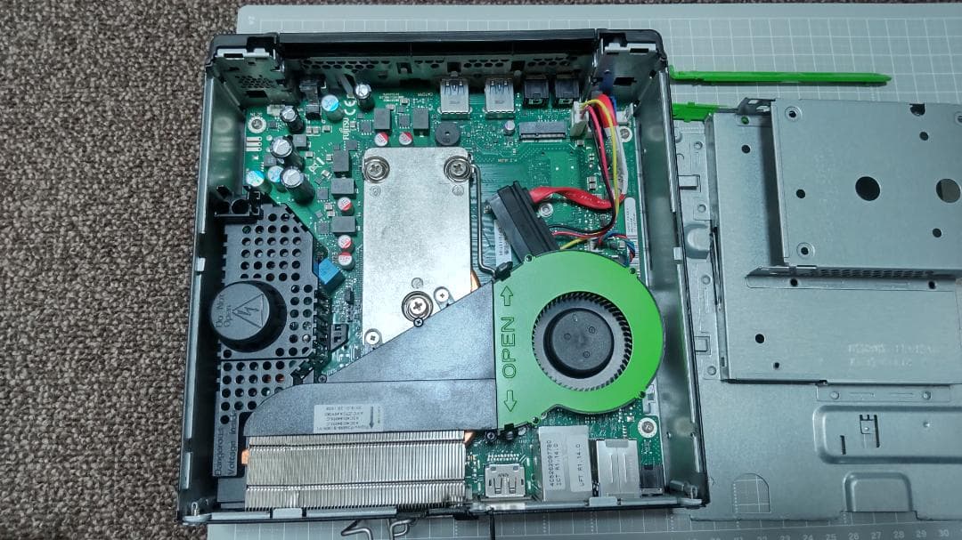 富士通 ESPRIMO Q556/R と Q556/P の２台