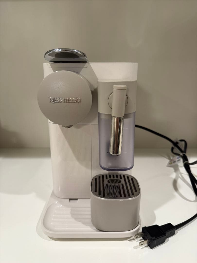 ネスプレッソ コーヒーメーカー ラティシマ・ワン F111（2019年製）