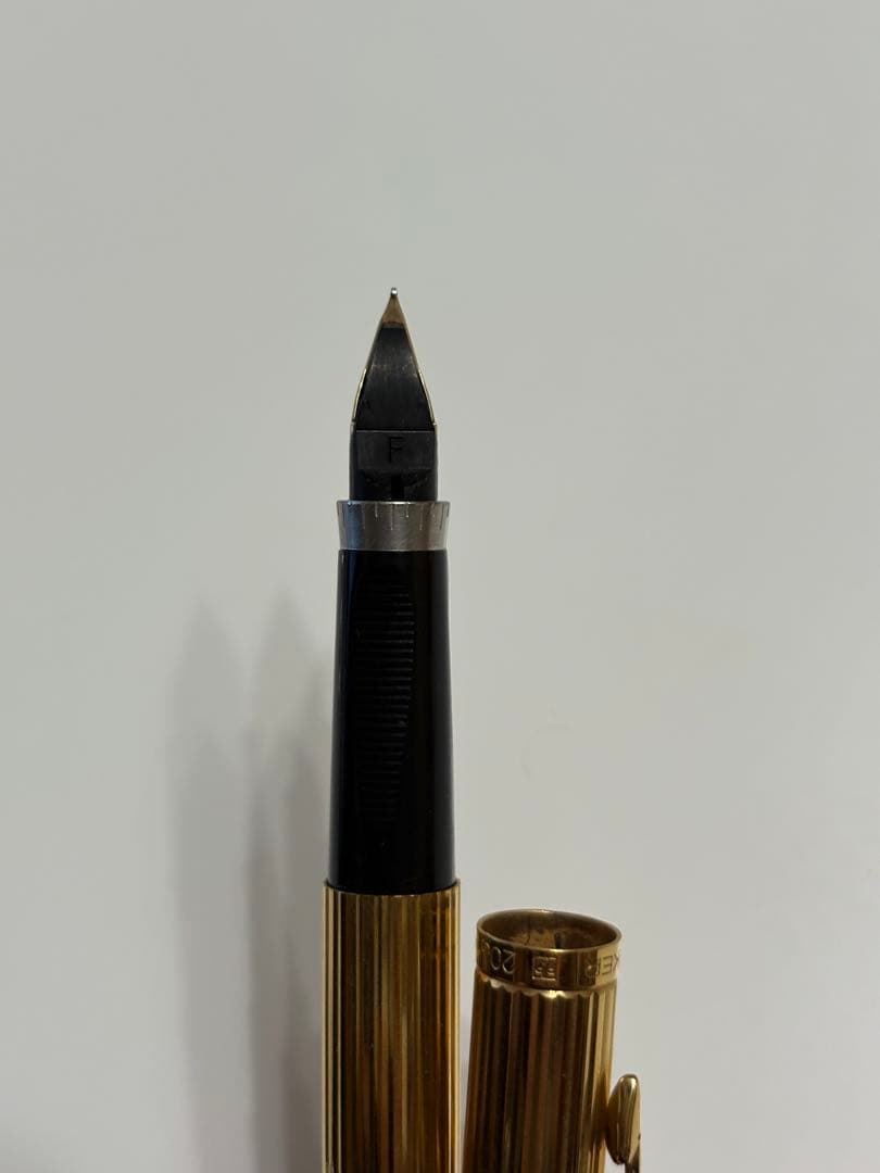 Parkerのゴールドの万年筆とボールペン