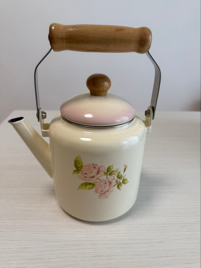 imaneバラの花柄ケトル　クリーム色