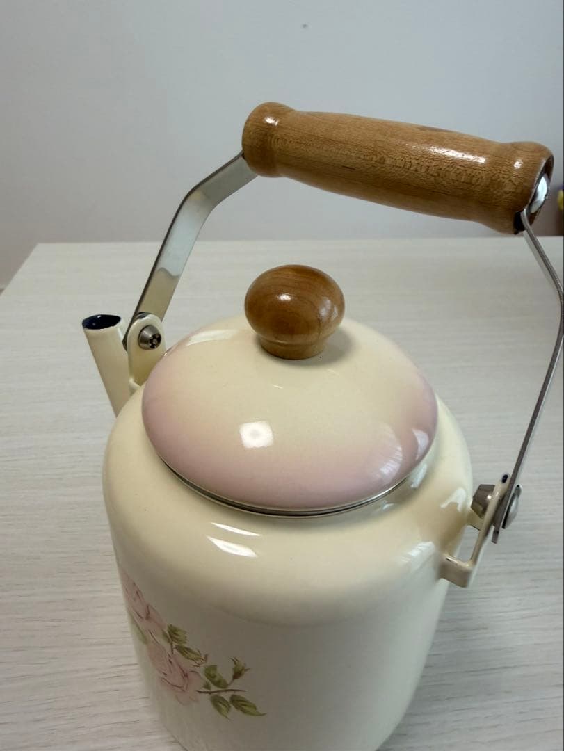 imaneバラの花柄ケトル　クリーム色