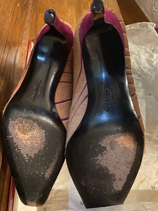 ミ*イ様 フェラガモ　ベージュ&フューシャピンクショートブーツ(実家保管品)