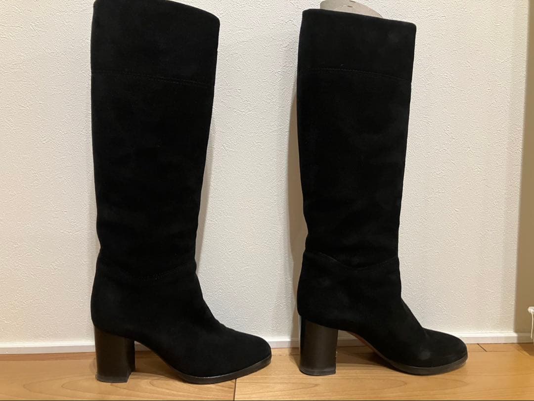 Christian Louboutin黒スウェードsize35ハーフ