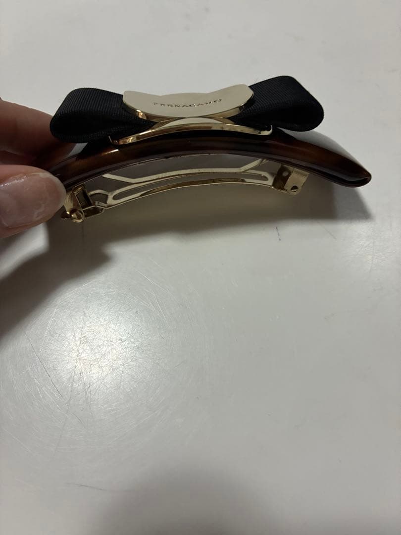 【美品】FERRAGAMO ゴールドリボンヘアクリップ