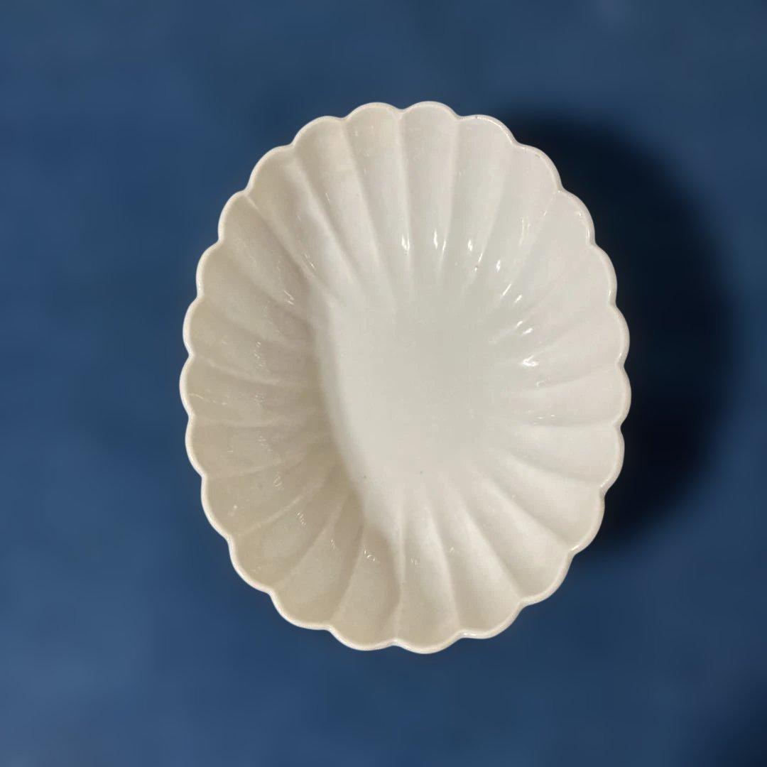 伊万里　白磁菊花形　楕円豆鉢　楕円小鉢　柿右衛門　一客