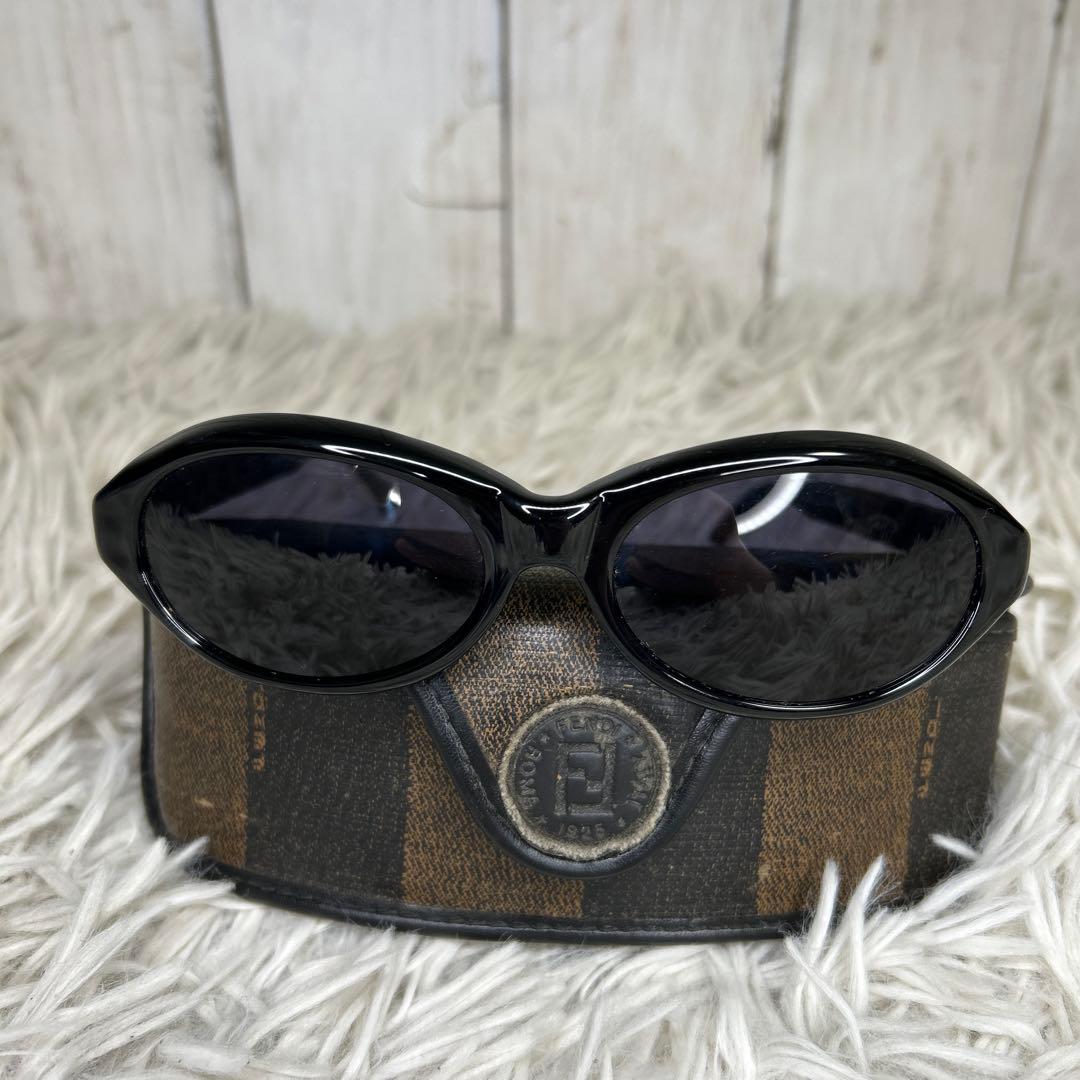 FENDI フェンディ サングラス ケース付　ロゴ　ブラック　シルバー