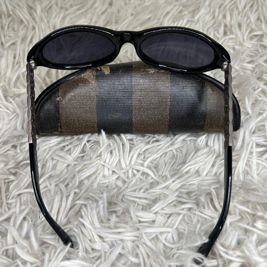 FENDI フェンディ サングラス ケース付　ロゴ　ブラック　シルバー