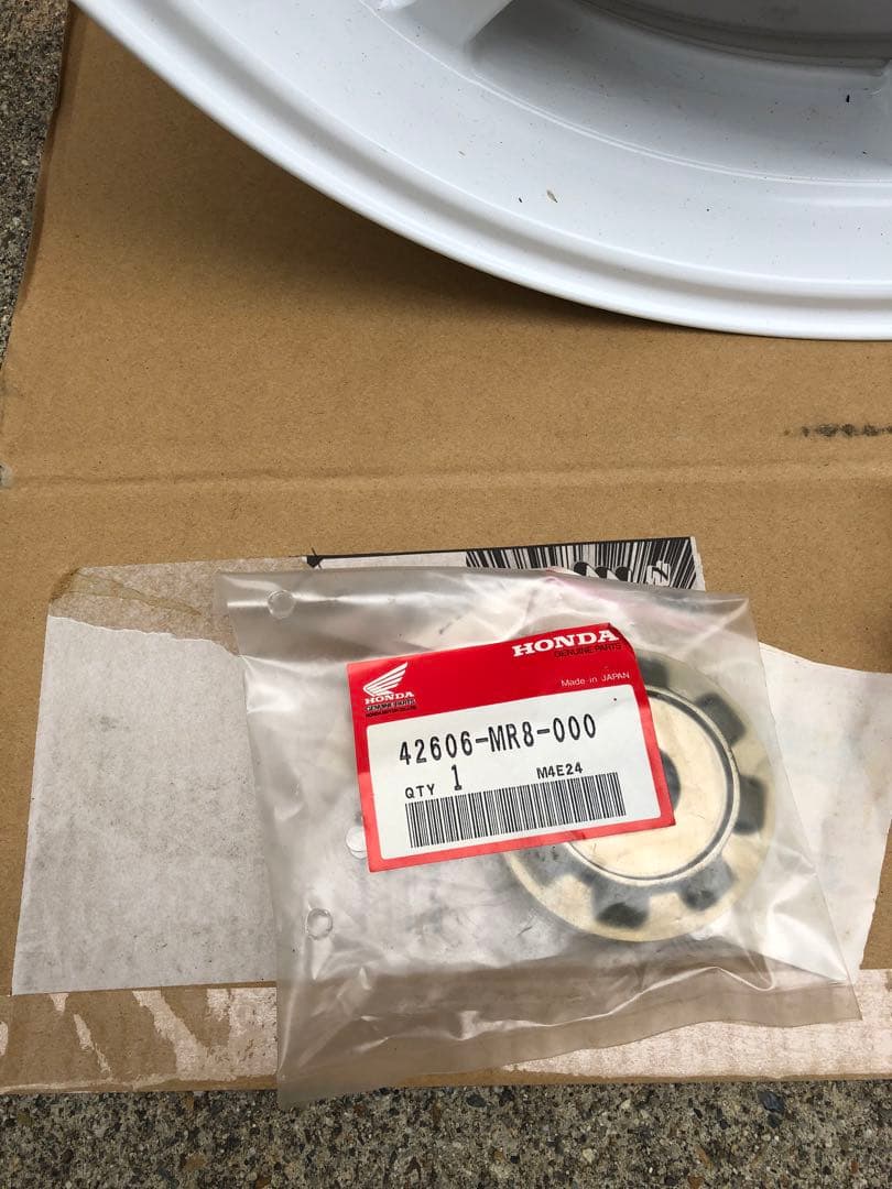 新品 NSR250R MC28 リアホイール 新品　純正スペンサー ワッシャー付