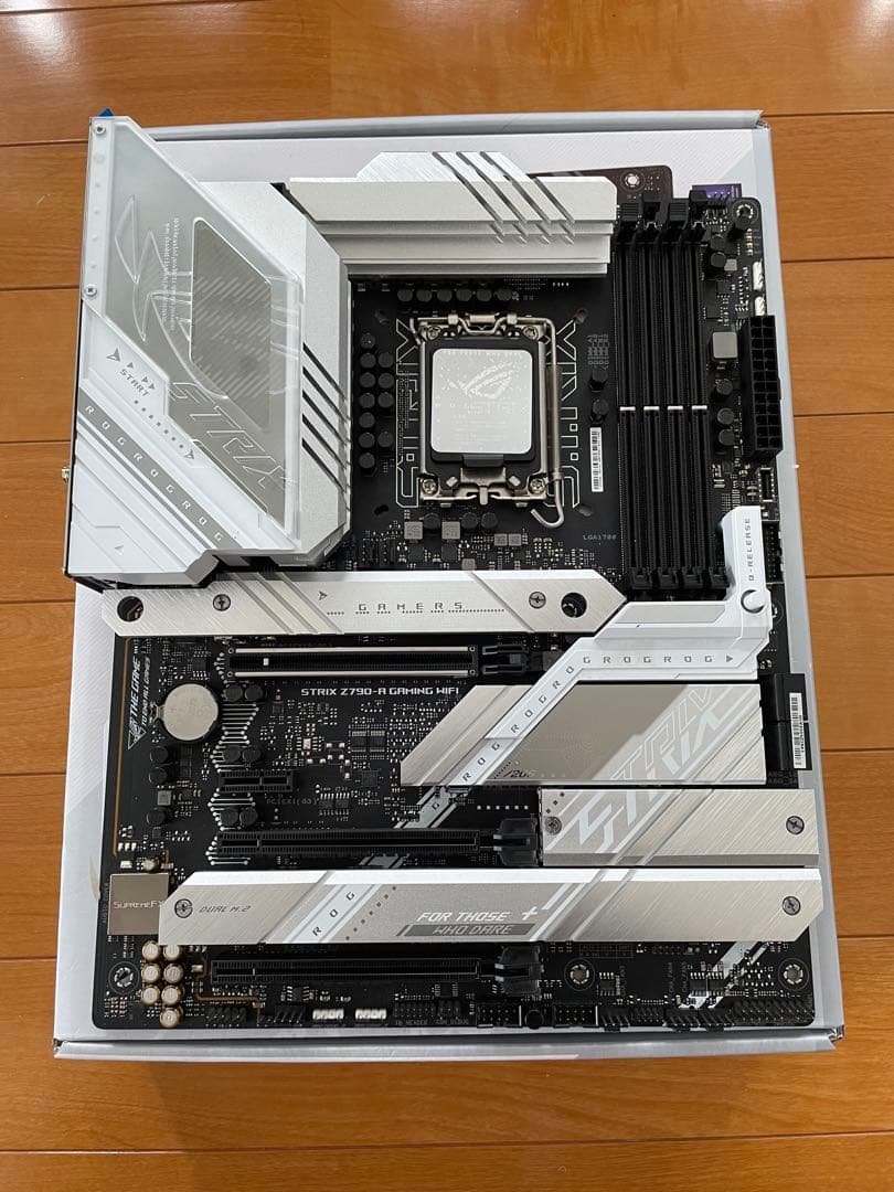 ASUS ROG STRIX Z790-A GAMING WIFI 本体