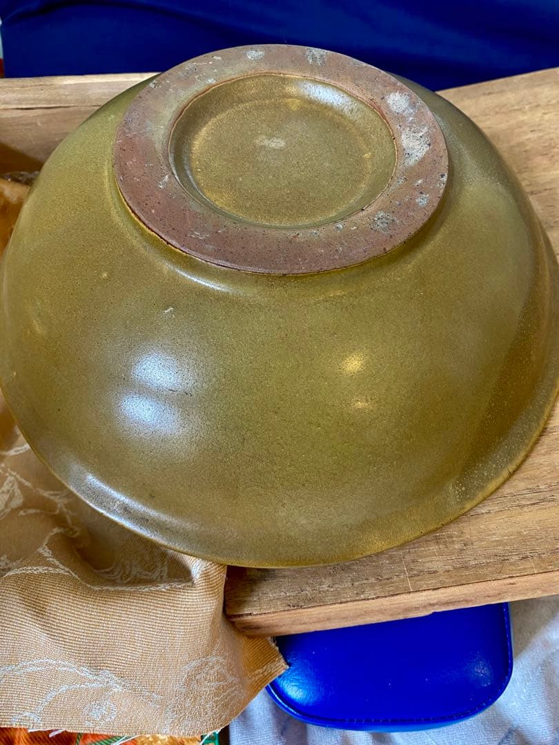 中国元時代青瓷大碗、サイズ約径28cm高さ8cm。