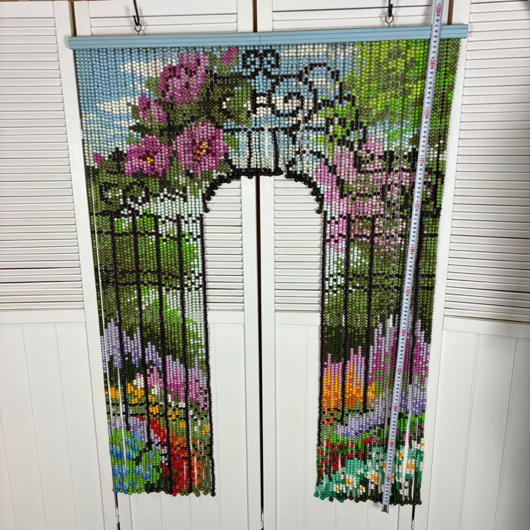 【送料込】昭和レトロ　珠のれん　ビーズ　レトロポップ　スキルスクリーン　花と門