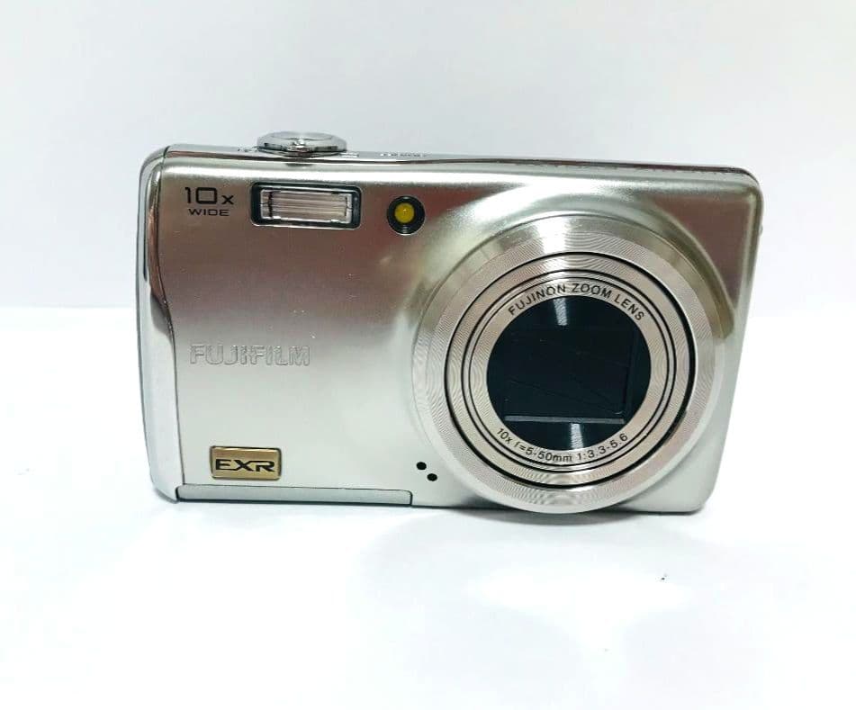 【値下げ歓迎・美品】 FUJIFILM FinePix F70 EXR シルバー
