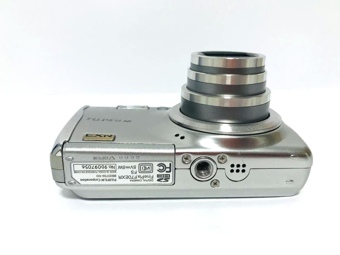 【値下げ歓迎・美品】 FUJIFILM FinePix F70 EXR シルバー