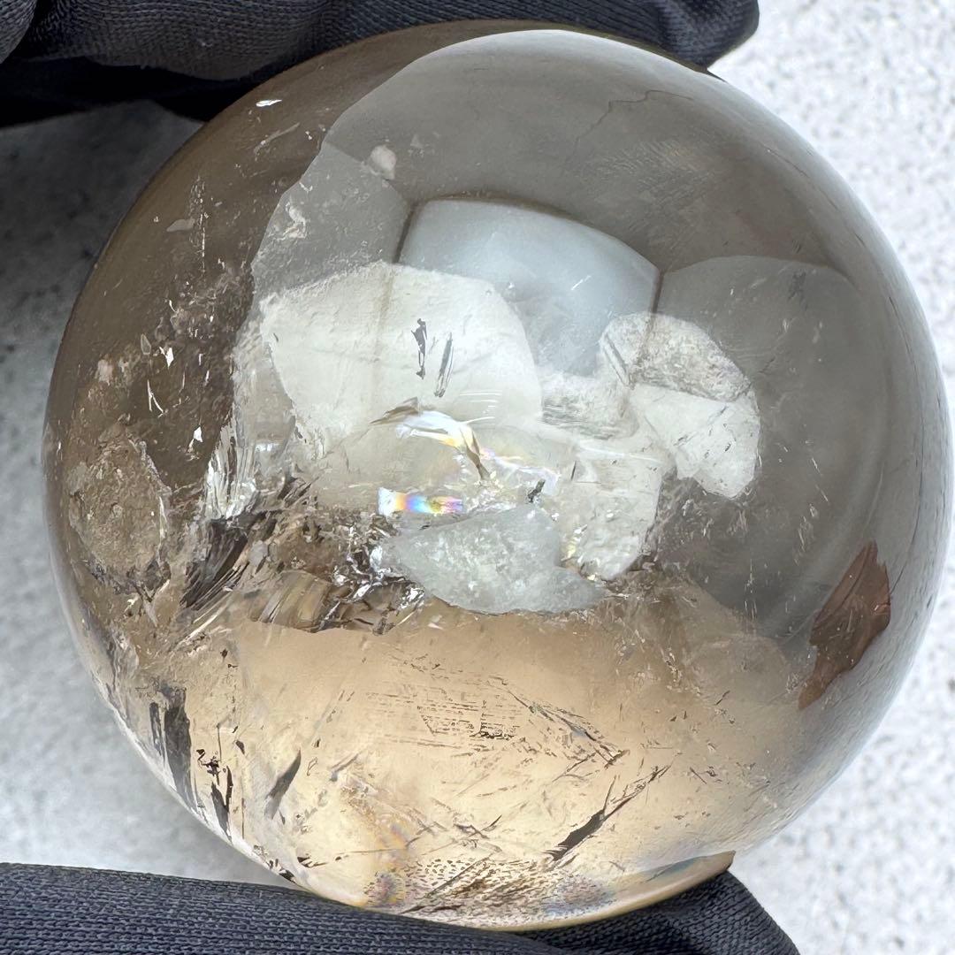 M-40カルサイトイン 淡色スモーキークォーツ 丸玉 スフィア 天然石 景観系