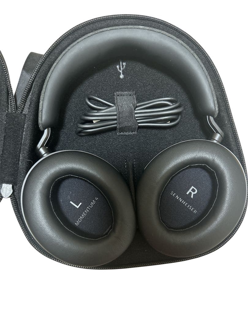 SENNHEISERのMOMENTUM4ワイヤレスヘッドホン ケース付き