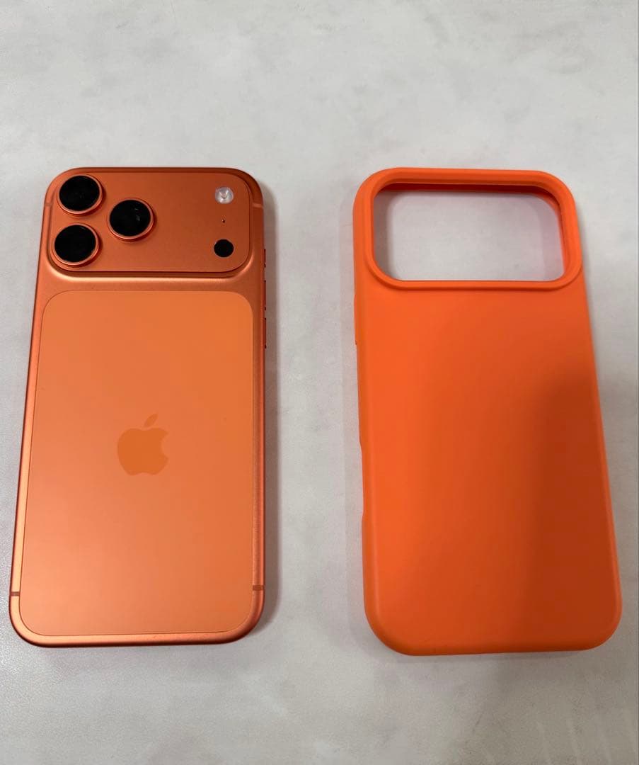 【最終価格】iPhone 17proMaxオレンジ 本体とケース