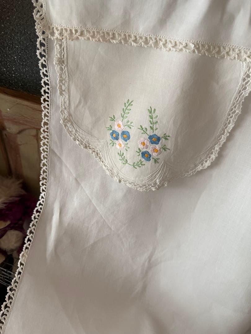 フランスアンティークと可愛いドイリーのカーテン