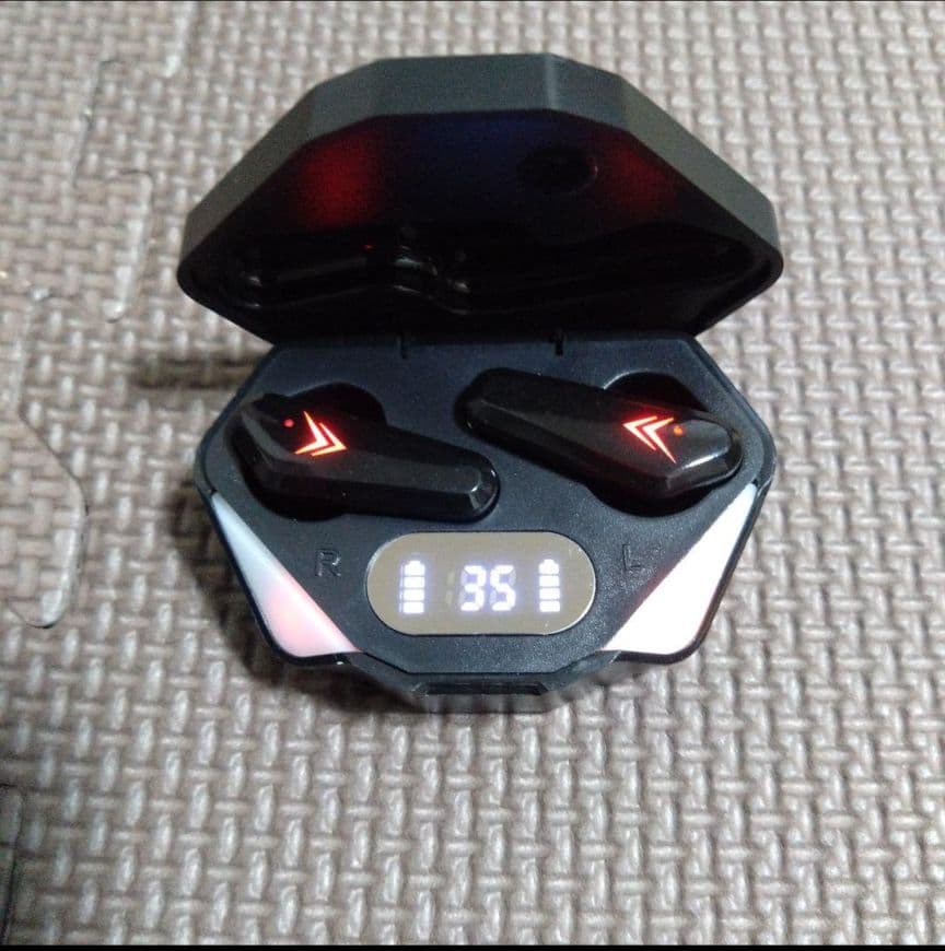 【未使用品】TWSワイヤレスゲーミングイヤホン マルチカラーブリージングライト