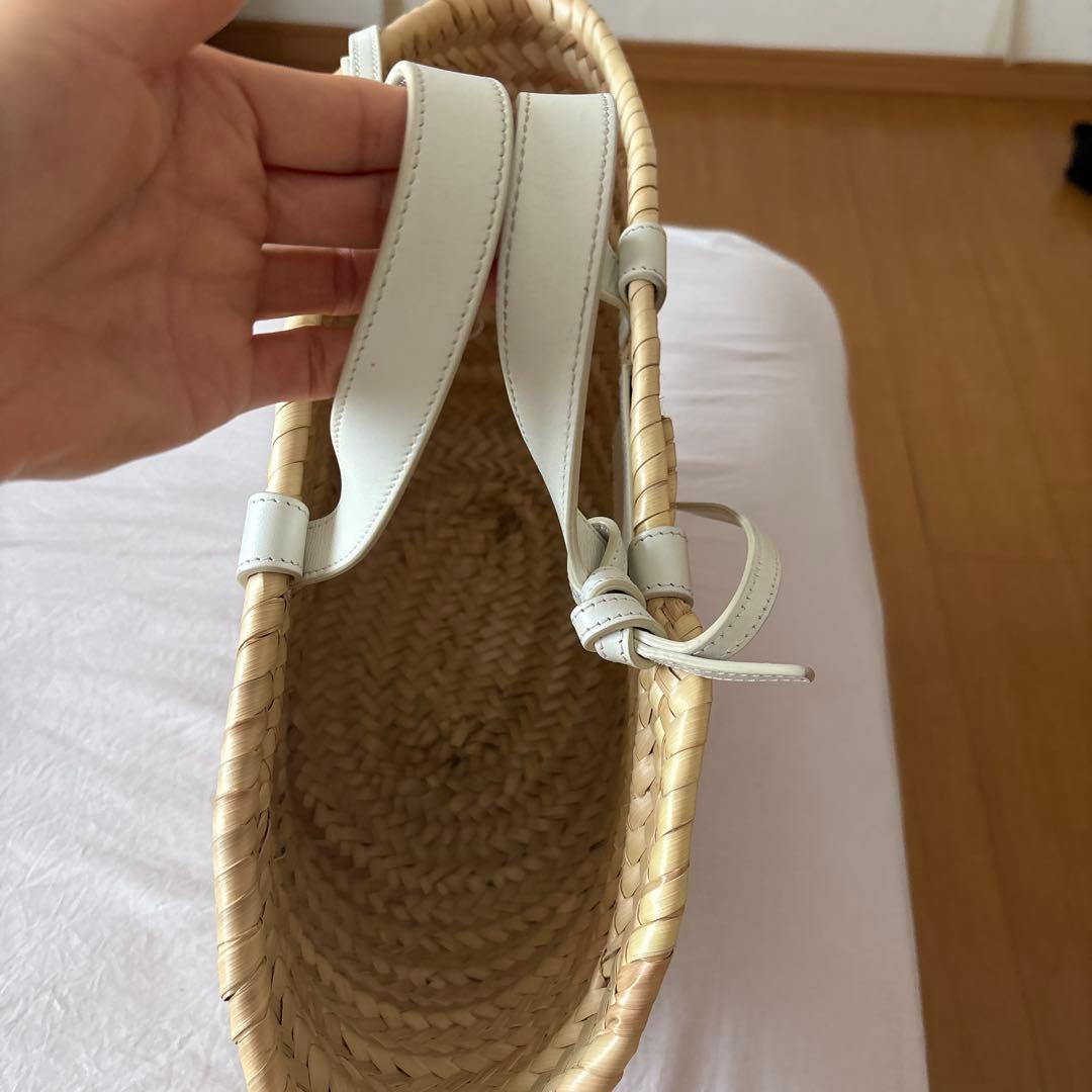 セリーヌのロゴ入りストローバッグ