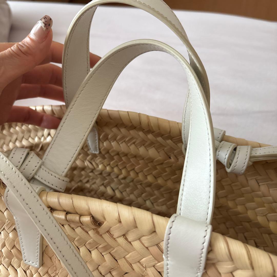 セリーヌのロゴ入りストローバッグ