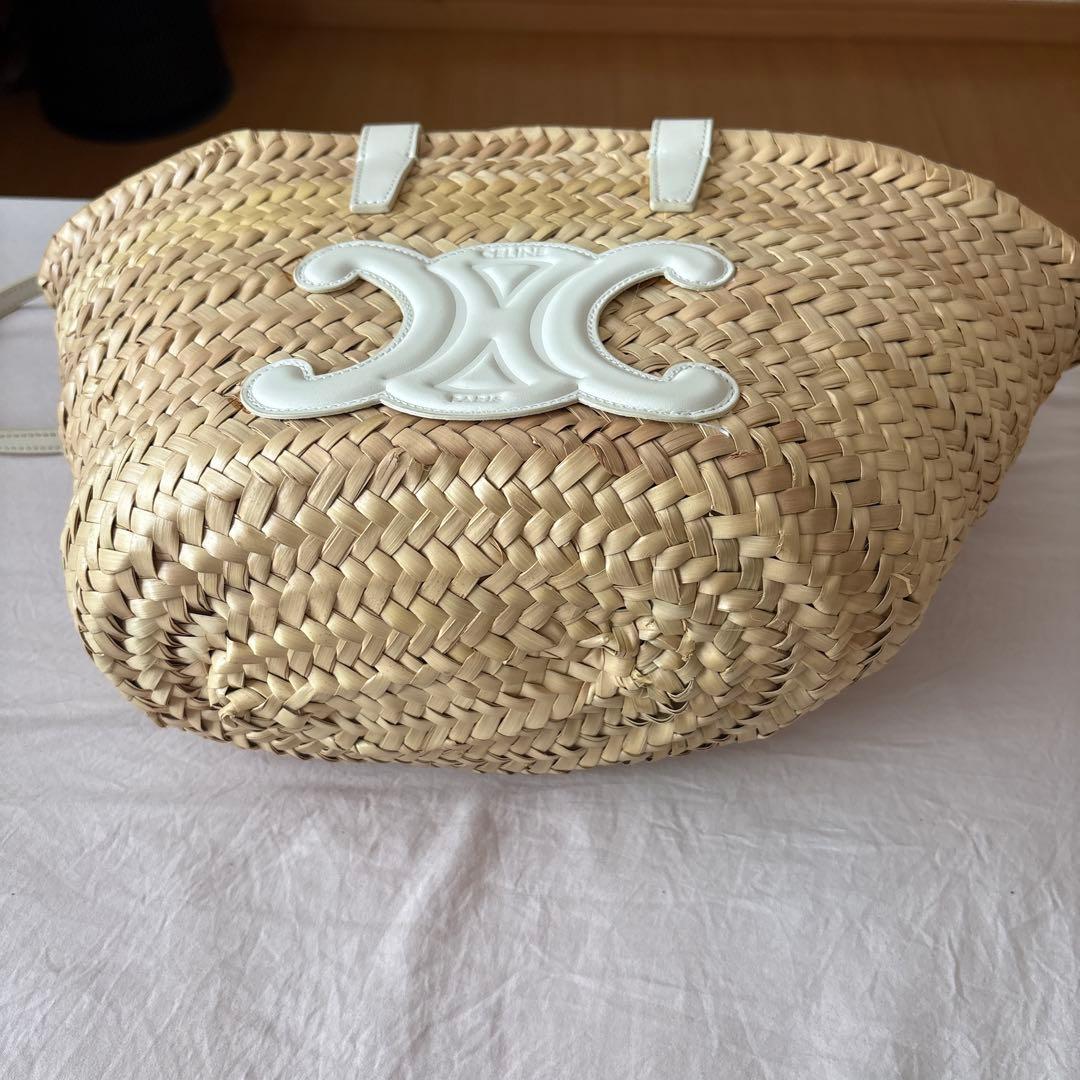 セリーヌのロゴ入りストローバッグ