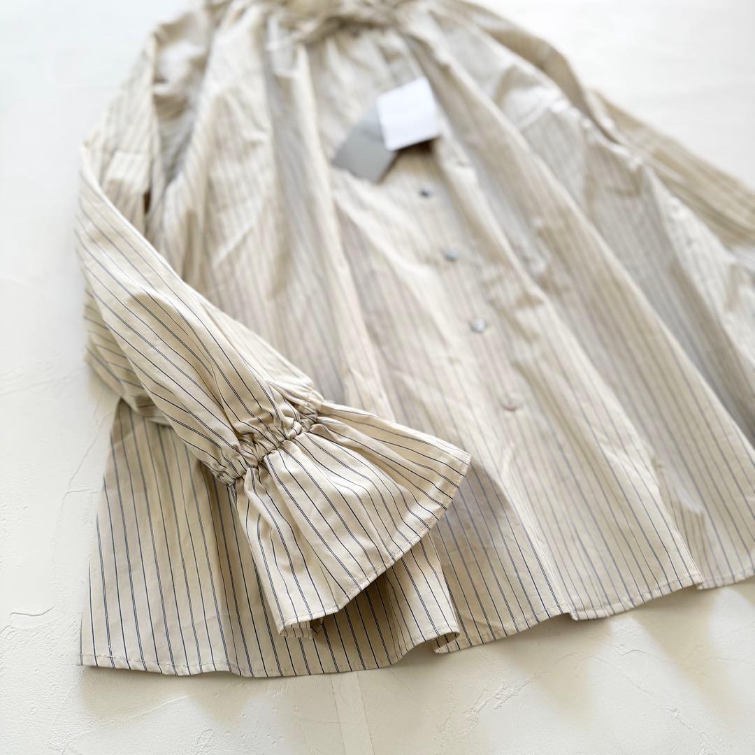 【タグ付き未使用！】スローブイエナ　タイプライターフリルカラーシャツ　ベージュ