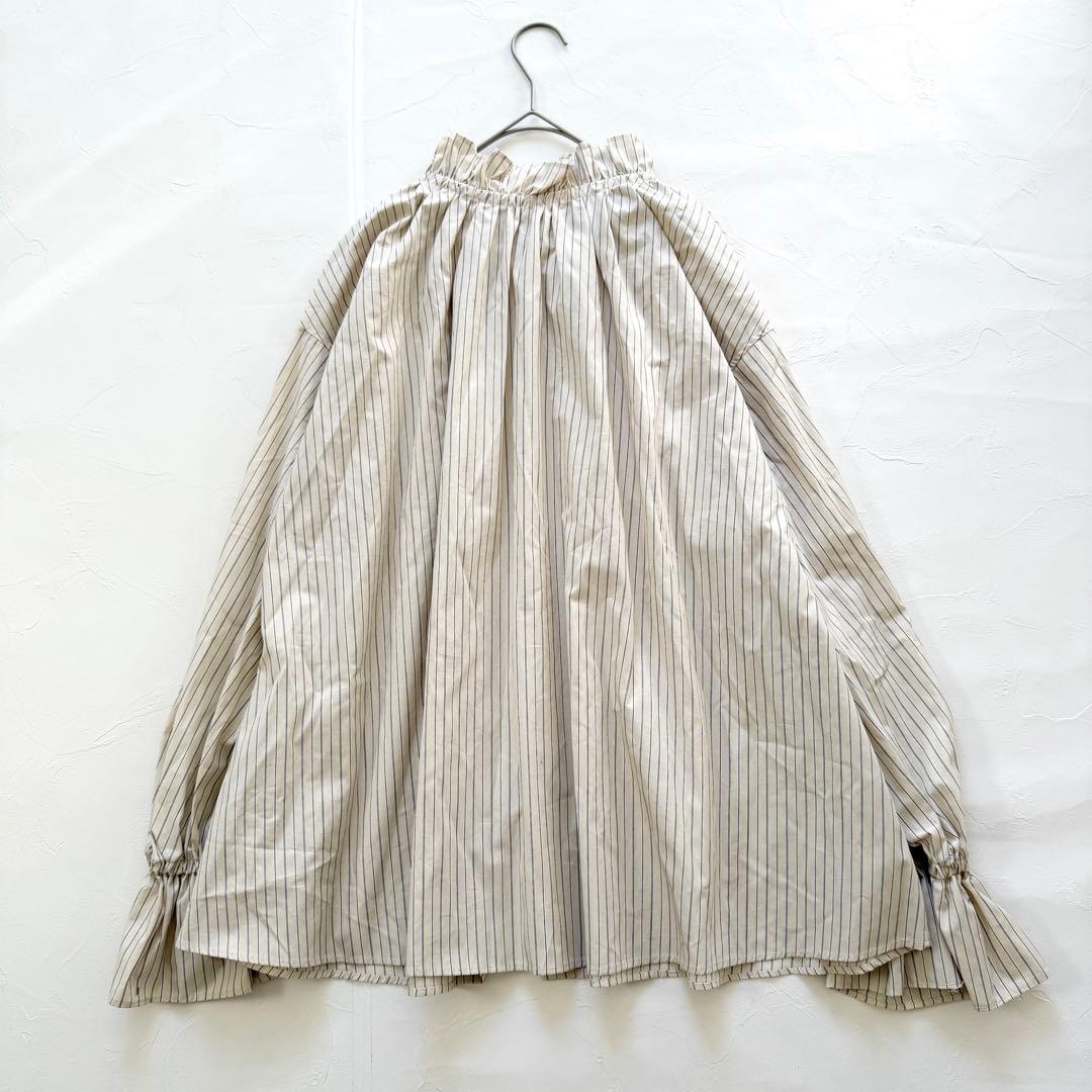 【タグ付き未使用！】スローブイエナ　タイプライターフリルカラーシャツ　ベージュ