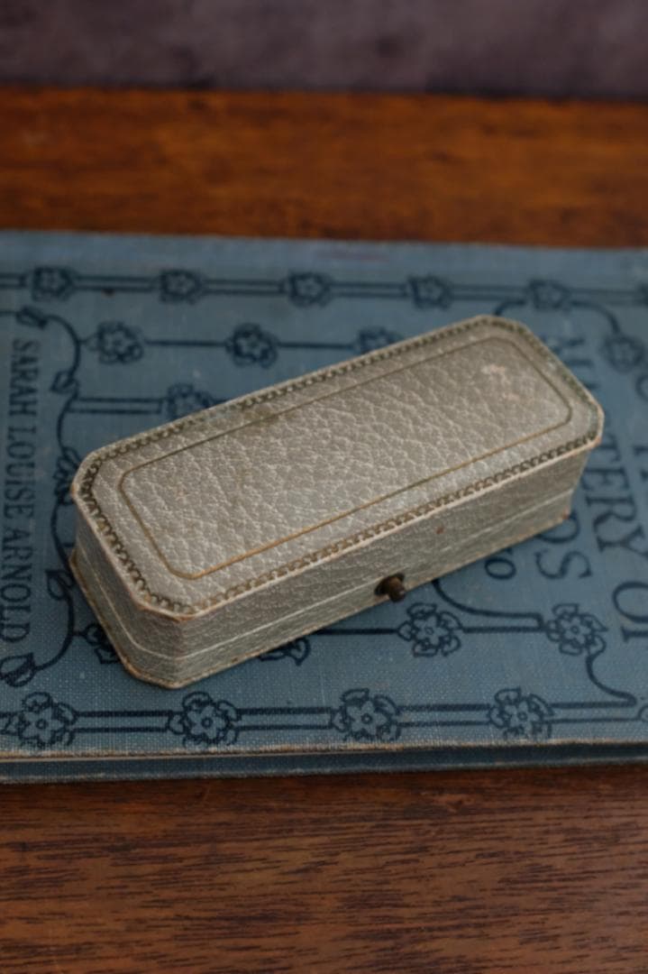 イギリスアンティークブローチケース＊英国アンティークボックス＊グレー＊ロング