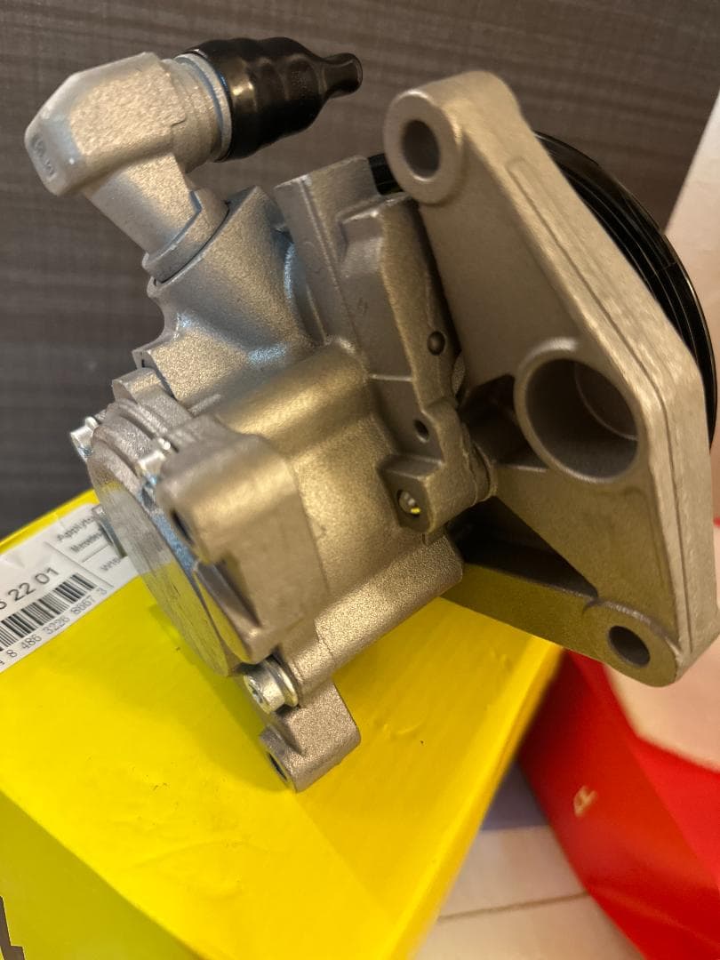 メルセデスベンツ パワステポンプ 0054662201 X164 w251