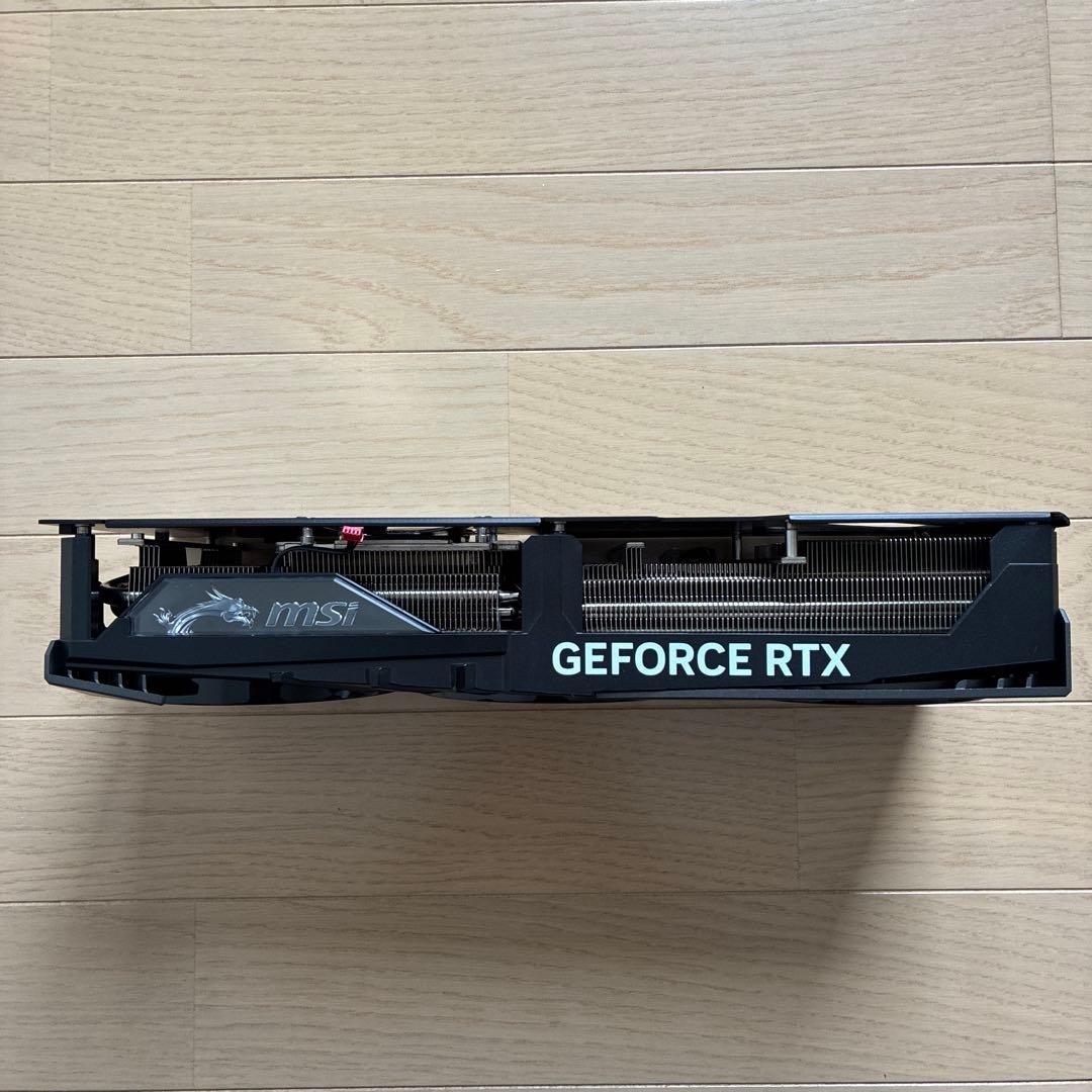 MSI RTX 4090 ヒートシンク　3連　ファン　バックプレート　LED