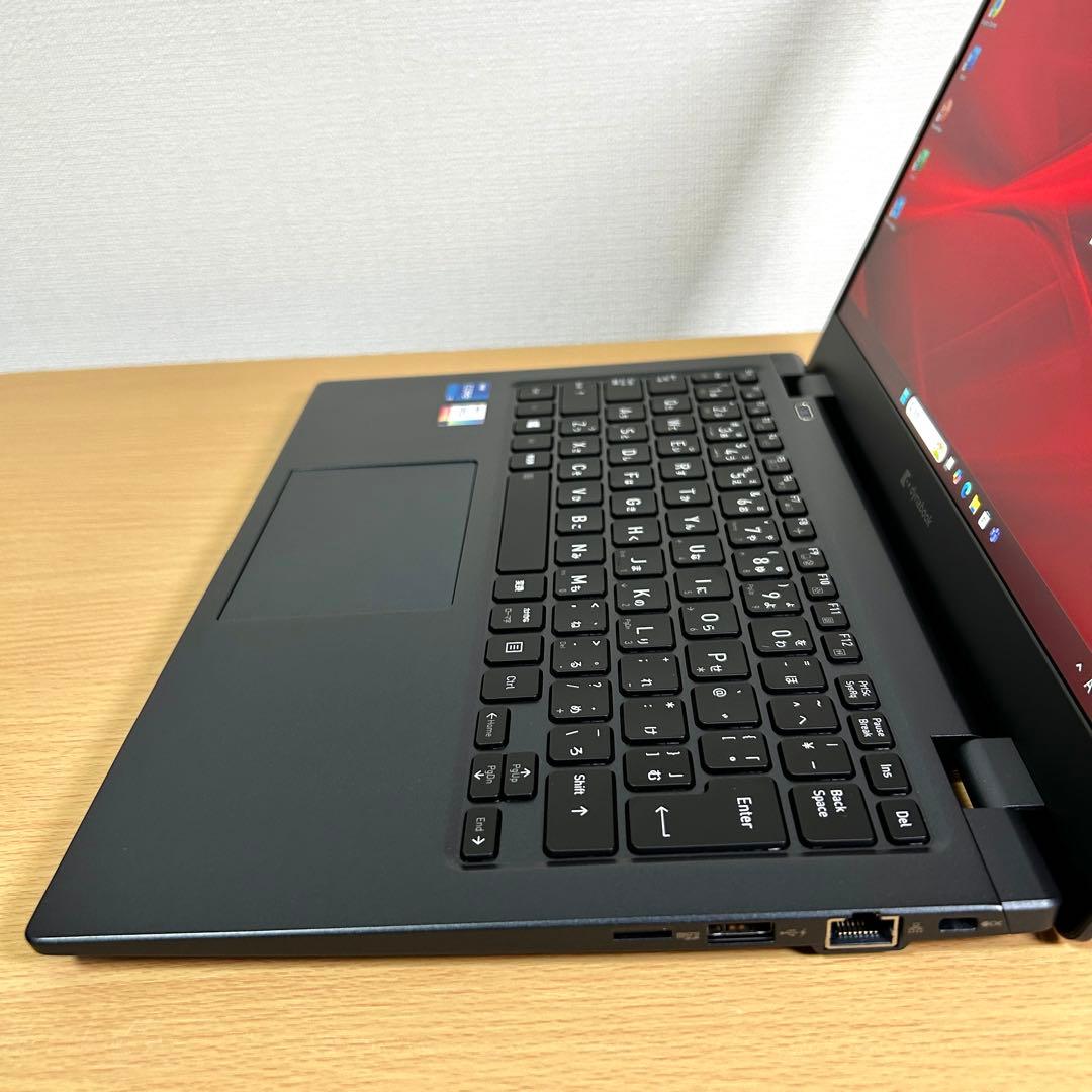美品 東芝 TOSHIBA dynabook G83/HS i7 16GB