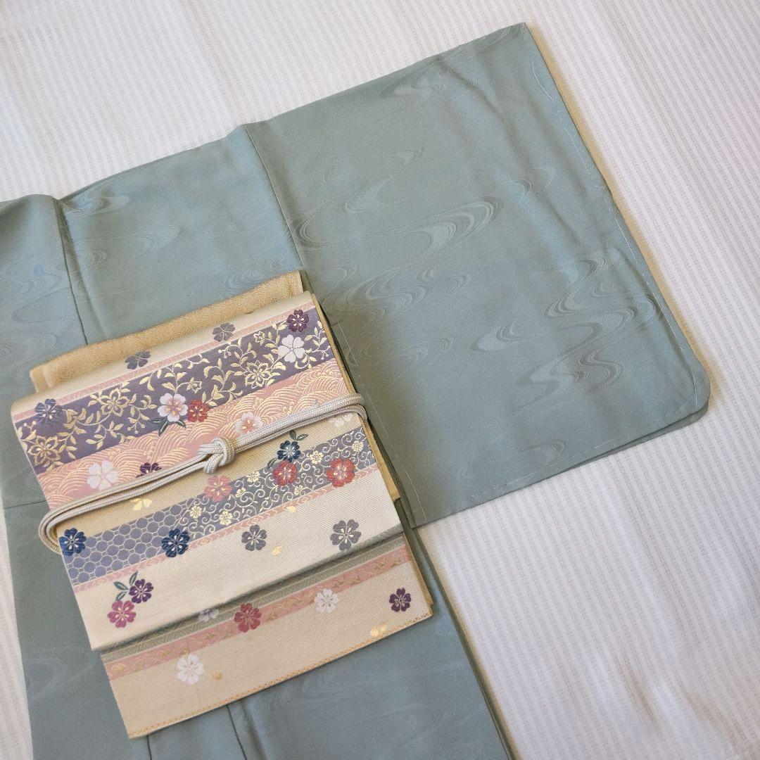 【色無地】未使用品✣上品で透明感ある薄青磁 一つ紋 身丈159cm/裄丈66cm