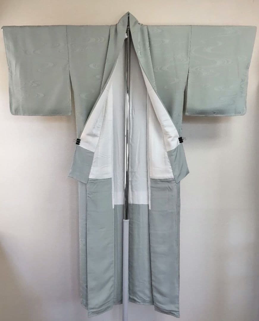 【色無地】未使用品✣上品で透明感ある薄青磁 一つ紋 身丈159cm/裄丈66cm