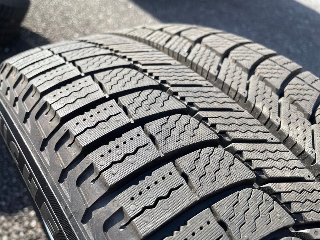 走行3千キロ未満 スタッドレスセットベンツCクラス Aクラス